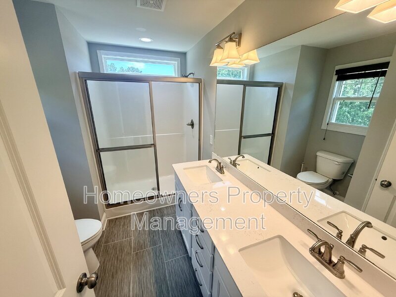 Amazing 3-Bed Oasis with 2.5 Baths in Spring Lake – 1511 Sq Ft of Comfort at 580 Hayes Road!