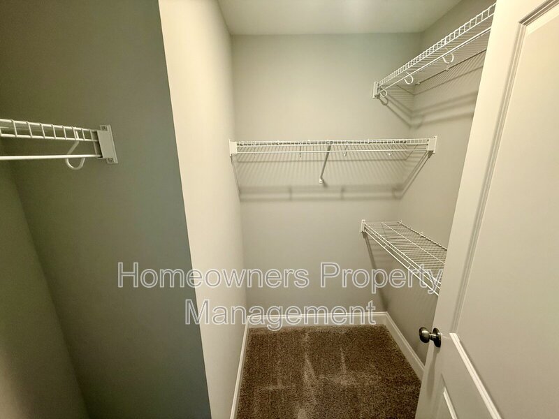 Amazing 3-Bed Oasis with 2.5 Baths in Spring Lake – 1511 Sq Ft of Comfort at 580 Hayes Road!