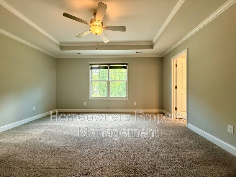 Amazing 3-Bed Oasis with 2.5 Baths in Spring Lake – 1511 Sq Ft of Comfort at 580 Hayes Road!
