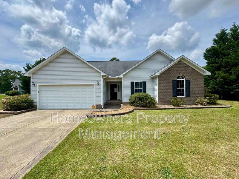 Great 3-Bed, 2-Bath Home at 230 Hunters Creek Dr, Raeford – Perfect Blend of Comfort & Style! property image
