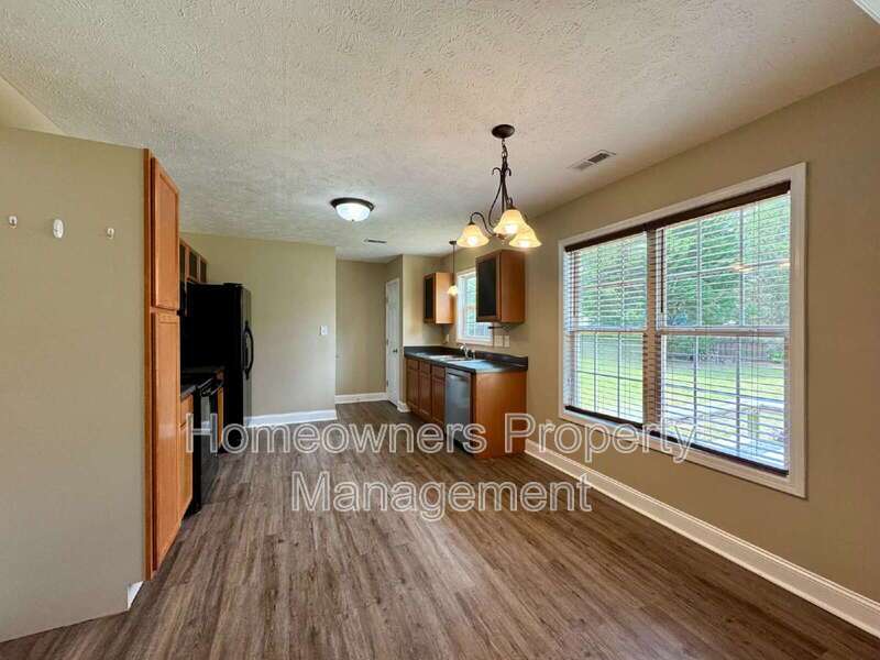 Great 3-Bed, 2-Bath Home at 230 Hunters Creek Dr, Raeford – Perfect Blend of Comfort & Style! property image