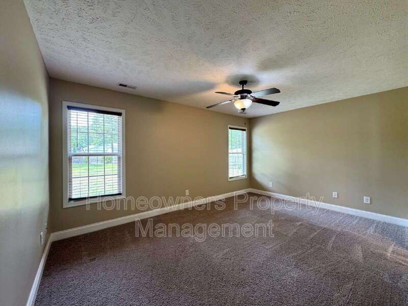 Great 3-Bed, 2-Bath Home at 230 Hunters Creek Dr, Raeford – Perfect Blend of Comfort & Style! property image