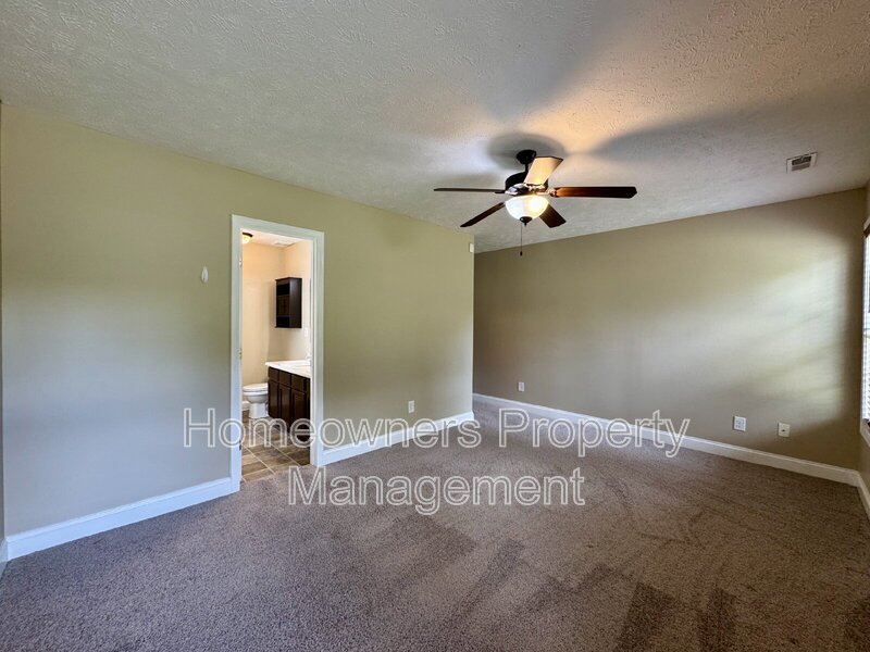 Great 3-Bed, 2-Bath Home at 230 Hunters Creek Dr, Raeford – Perfect Blend of Comfort & Style! property image