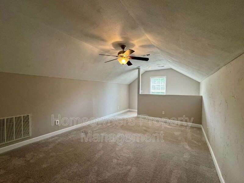 Great 3-Bed, 2-Bath Home at 230 Hunters Creek Dr, Raeford – Perfect Blend of Comfort & Style! property image