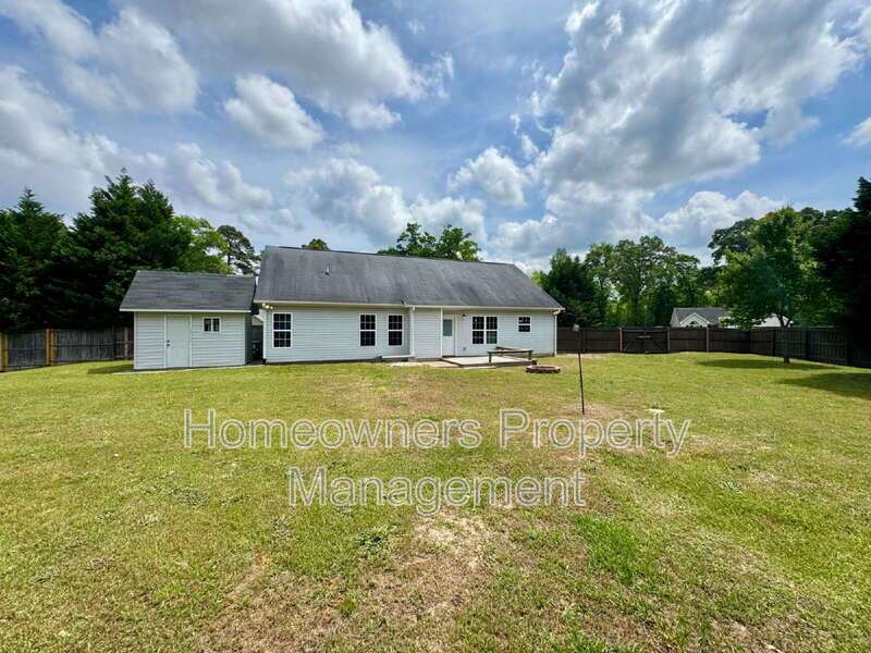 Great 3-Bed, 2-Bath Home at 230 Hunters Creek Dr, Raeford – Perfect Blend of Comfort & Style! property image