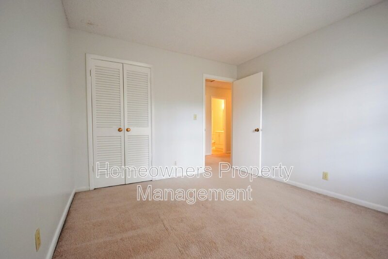 Great 3-Bedroom Haven with 2.5 Baths in Fayetteville – Your Perfect Retreat Awaits! property image