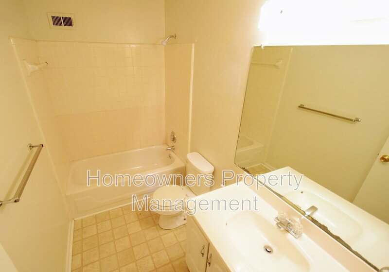 Great 3-Bedroom Haven with 2.5 Baths in Fayetteville – Your Perfect Retreat Awaits! property image