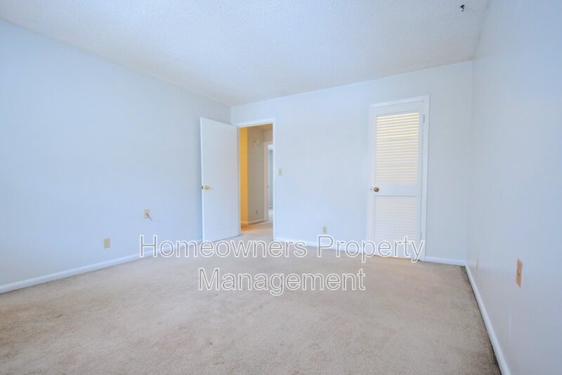 Great 3-Bedroom Haven with 2.5 Baths in Fayetteville – Your Perfect Retreat Awaits! property image