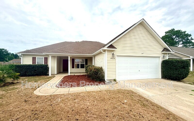 Charming 3-Bedroom Oasis with 2 Full Baths on Sir Michael Drive, Hope Mills – Spacious 1,584 Sq Ft Living! property image