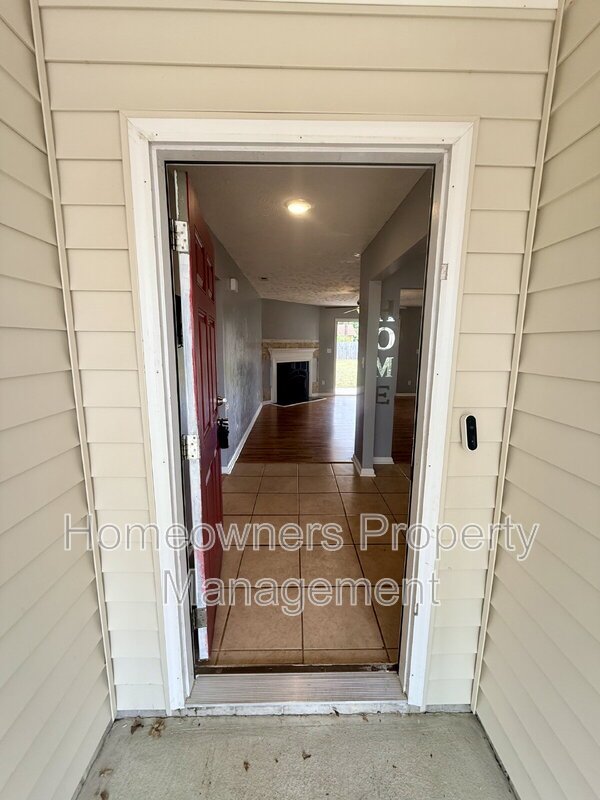 Charming 3-Bedroom Oasis with 2 Full Baths on Sir Michael Drive, Hope Mills – Spacious 1,584 Sq Ft Living! property image