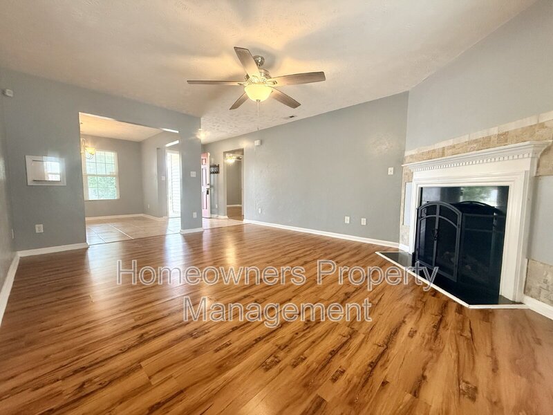 Charming 3-Bedroom Oasis with 2 Full Baths on Sir Michael Drive, Hope Mills – Spacious 1,584 Sq Ft Living! property image