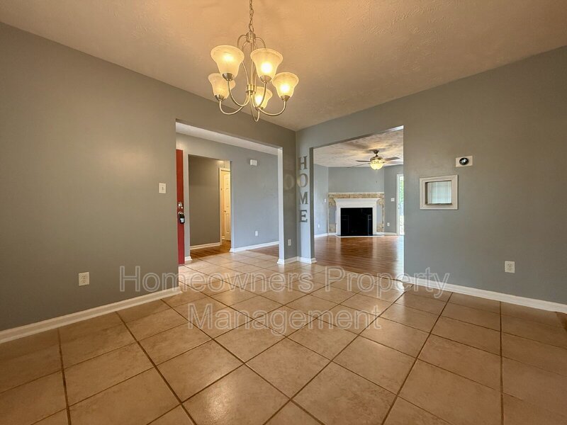 Charming 3-Bedroom Oasis with 2 Full Baths on Sir Michael Drive, Hope Mills – Spacious 1,584 Sq Ft Living! property image