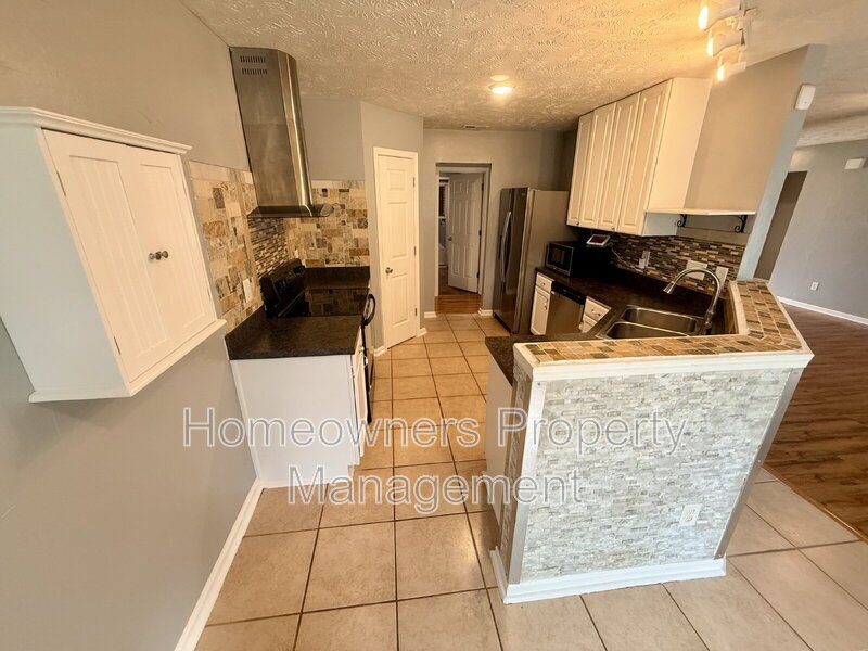 Charming 3-Bedroom Oasis with 2 Full Baths on Sir Michael Drive, Hope Mills – Spacious 1,584 Sq Ft Living! property image