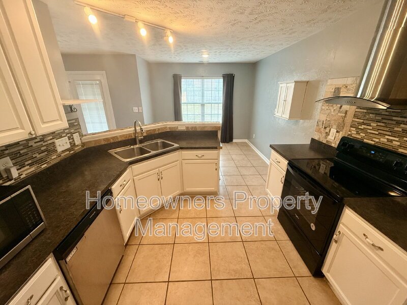 Charming 3-Bedroom Oasis with 2 Full Baths on Sir Michael Drive, Hope Mills – Spacious 1,584 Sq Ft Living! property image