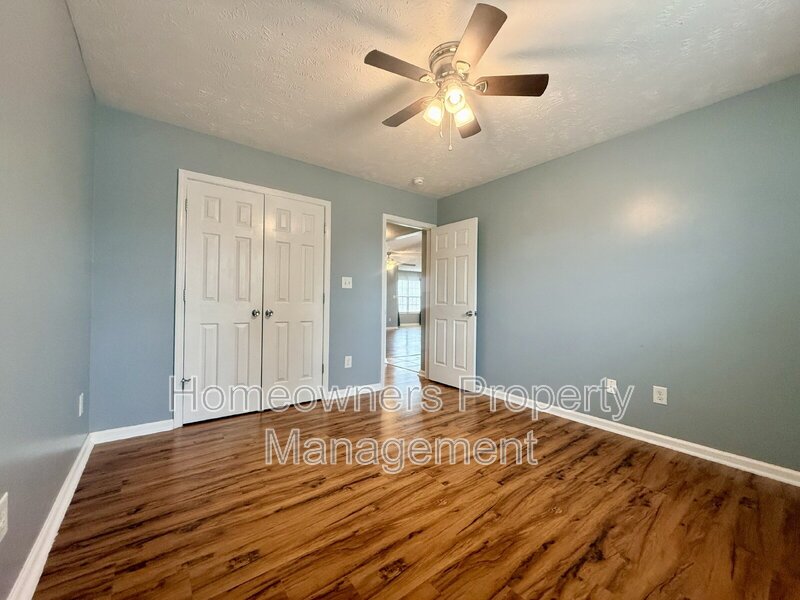 Charming 3-Bedroom Oasis with 2 Full Baths on Sir Michael Drive, Hope Mills – Spacious 1,584 Sq Ft Living! property image