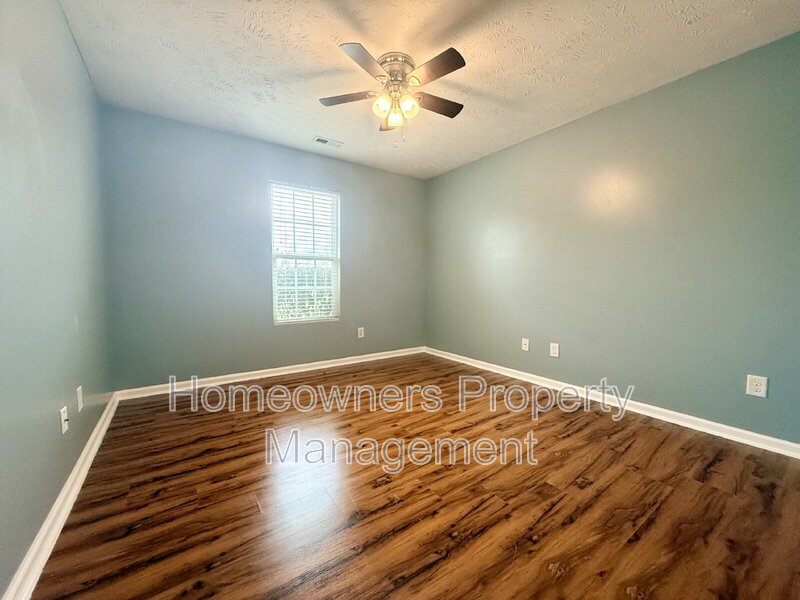 Charming 3-Bedroom Oasis with 2 Full Baths on Sir Michael Drive, Hope Mills – Spacious 1,584 Sq Ft Living! property image