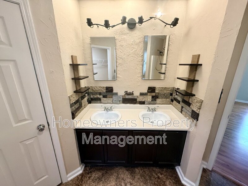 Charming 3-Bedroom Oasis with 2 Full Baths on Sir Michael Drive, Hope Mills – Spacious 1,584 Sq Ft Living! property image