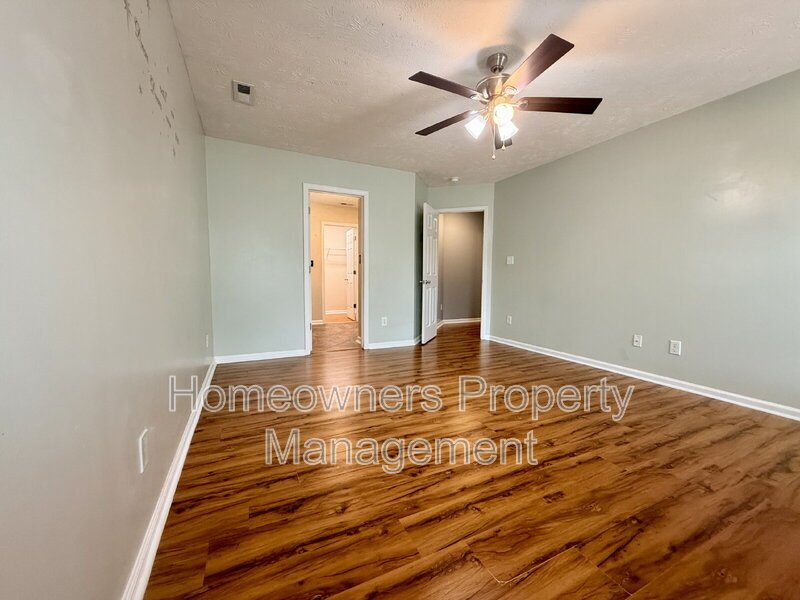 Charming 3-Bedroom Oasis with 2 Full Baths on Sir Michael Drive, Hope Mills – Spacious 1,584 Sq Ft Living! property image