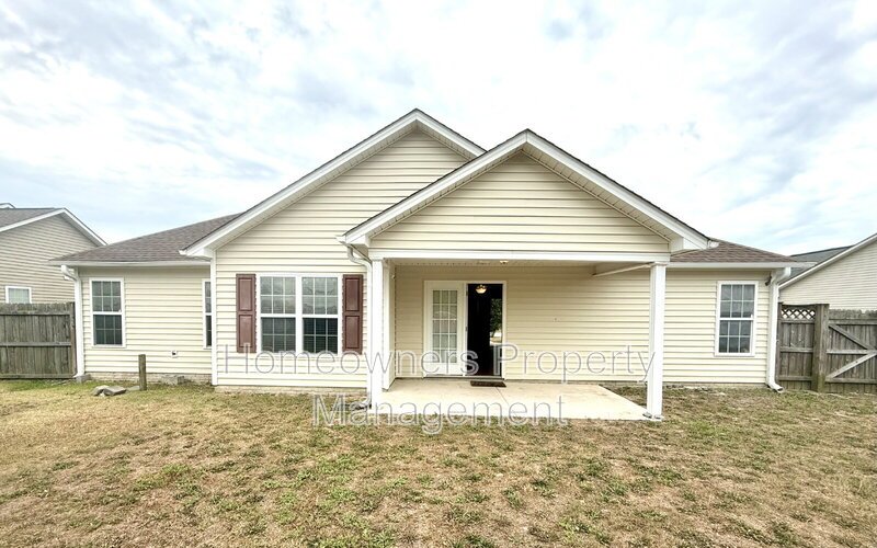 Charming 3-Bedroom Oasis with 2 Full Baths on Sir Michael Drive, Hope Mills – Spacious 1,584 Sq Ft Living! property image