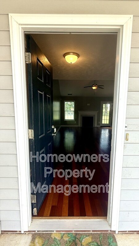 Spacious 4-Bedroom Haven in Fayetteville - 2070 Sq Ft of Comfort at 4926 Yorkchester Dr! property image