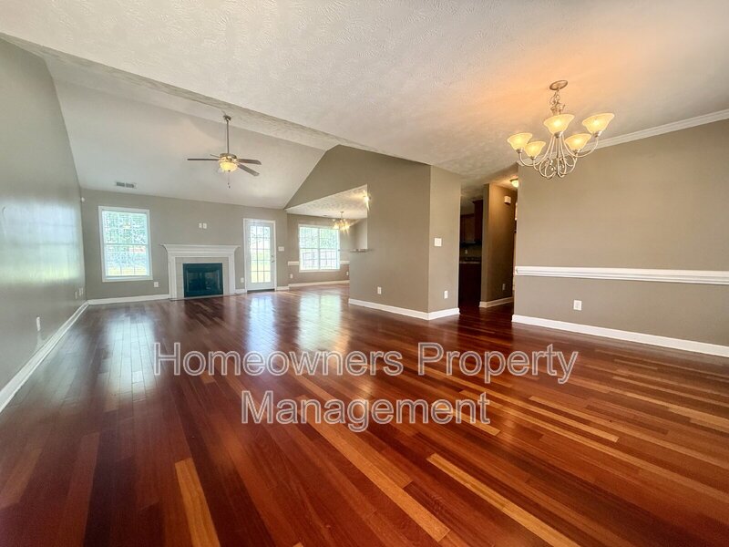 Spacious 4-Bedroom Haven in Fayetteville - 2070 Sq Ft of Comfort at 4926 Yorkchester Dr! property image
