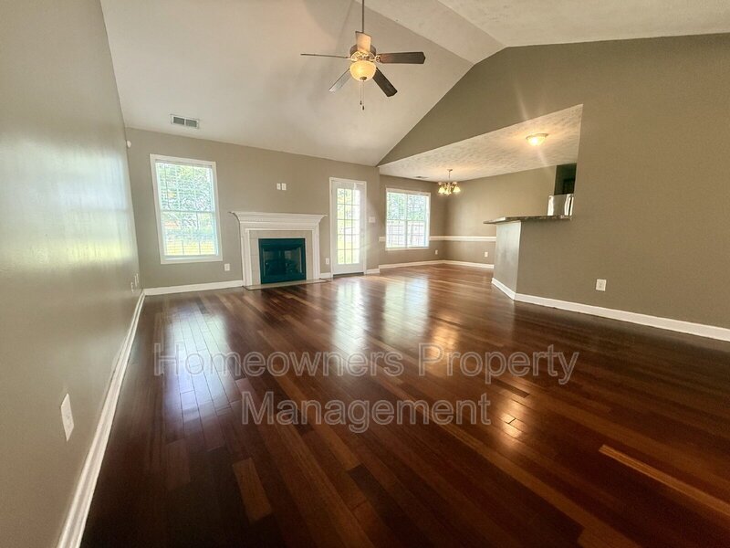 Spacious 4-Bedroom Haven in Fayetteville - 2070 Sq Ft of Comfort at 4926 Yorkchester Dr! property image