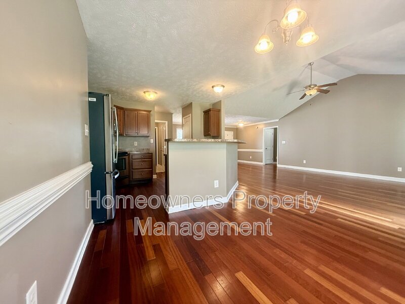Spacious 4-Bedroom Haven in Fayetteville - 2070 Sq Ft of Comfort at 4926 Yorkchester Dr! property image