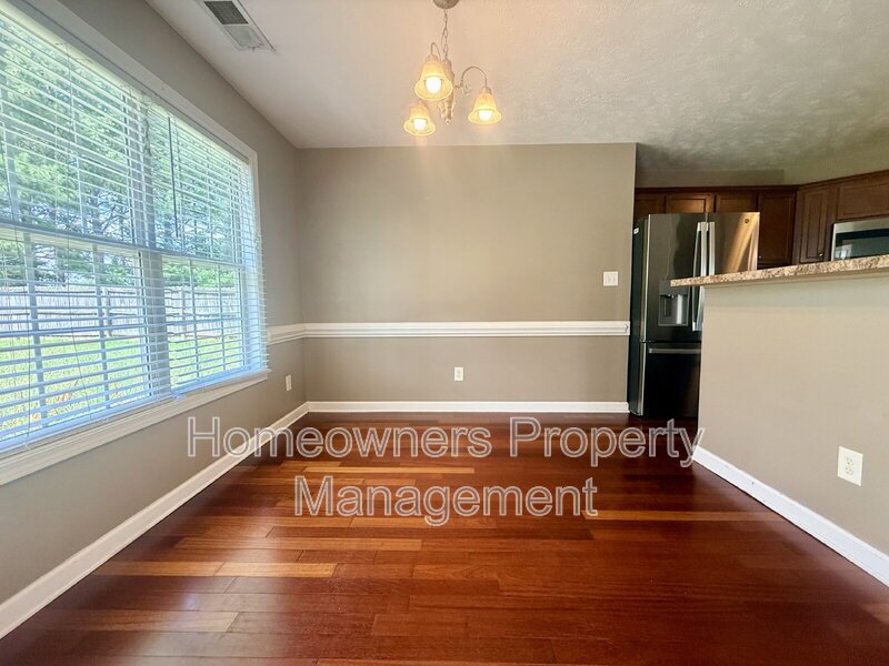 Spacious 4-Bedroom Haven in Fayetteville - 2070 Sq Ft of Comfort at 4926 Yorkchester Dr! property image