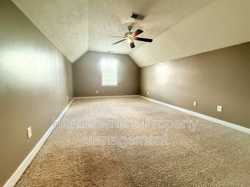 Spacious 4-Bedroom Haven in Fayetteville - 2070 Sq Ft of Comfort at 4926 Yorkchester Dr! property image
