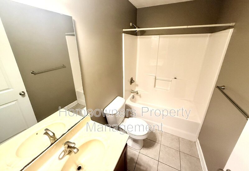 Spacious 4-Bedroom Haven in Fayetteville - 2070 Sq Ft of Comfort at 4926 Yorkchester Dr! property image