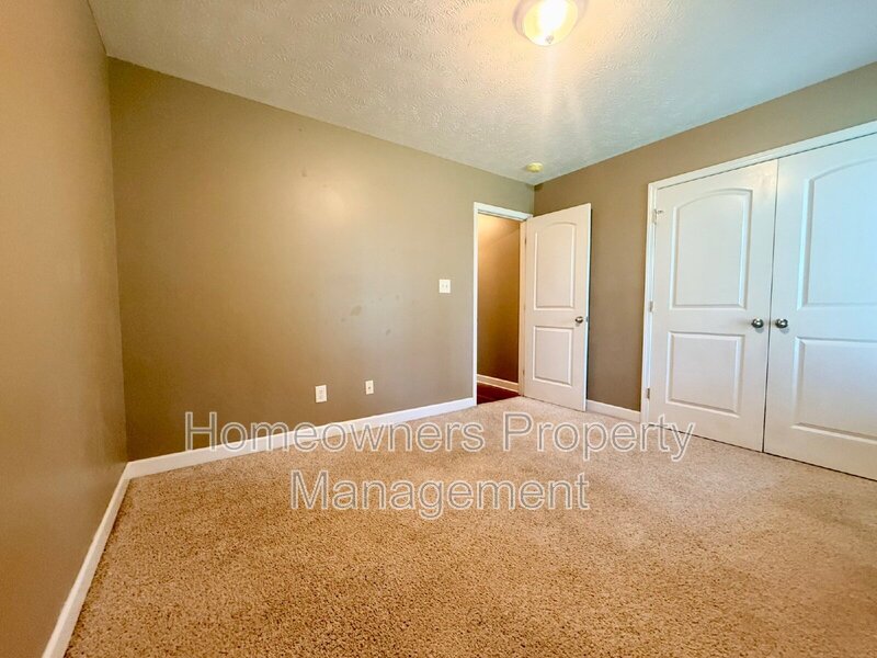 Spacious 4-Bedroom Haven in Fayetteville - 2070 Sq Ft of Comfort at 4926 Yorkchester Dr! property image