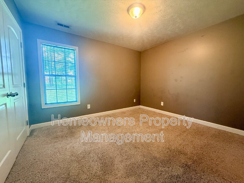 Spacious 4-Bedroom Haven in Fayetteville - 2070 Sq Ft of Comfort at 4926 Yorkchester Dr! property image