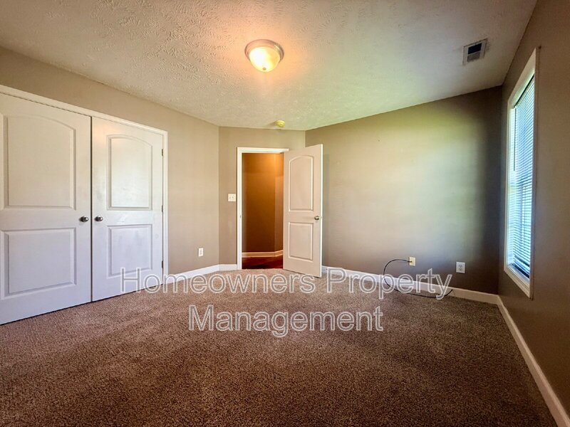 Spacious 4-Bedroom Haven in Fayetteville - 2070 Sq Ft of Comfort at 4926 Yorkchester Dr! property image