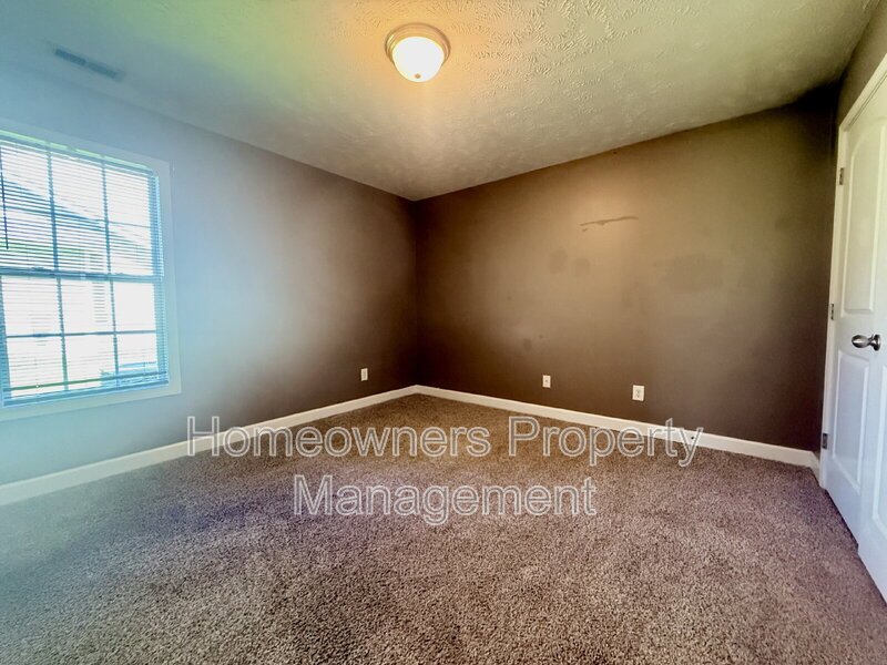 Spacious 4-Bedroom Haven in Fayetteville - 2070 Sq Ft of Comfort at 4926 Yorkchester Dr! property image
