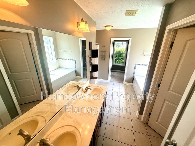 Spacious 4-Bedroom Haven in Fayetteville - 2070 Sq Ft of Comfort at 4926 Yorkchester Dr! property image