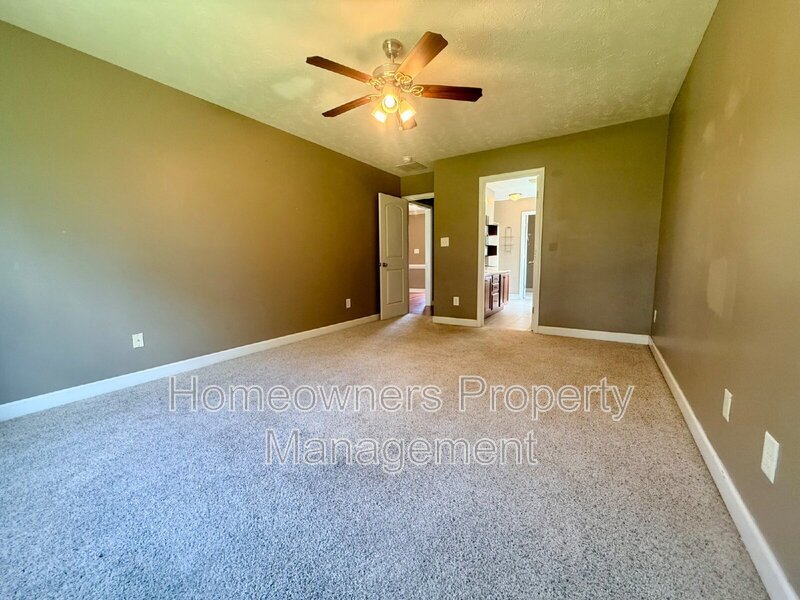 Spacious 4-Bedroom Haven in Fayetteville - 2070 Sq Ft of Comfort at 4926 Yorkchester Dr! property image