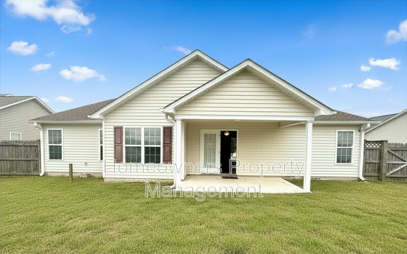 Charming 3-Bedroom Oasis with 2 Full Baths on Sir Michael Drive, Hope Mills – Spacious 1,584 Sq Ft Living! property image