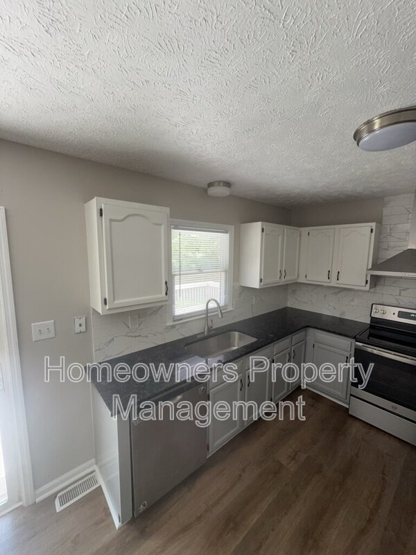Charming 3-Bed, 2-Bath Home in Fayetteville – Cozy Living Awaits at 5050 Summer Ridge Rd! property image