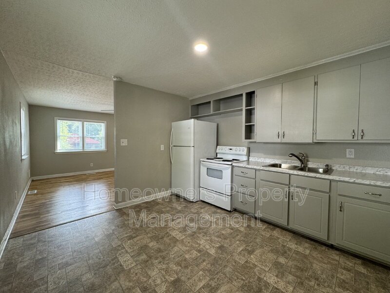 405 Laura Court, Spring Lake property image