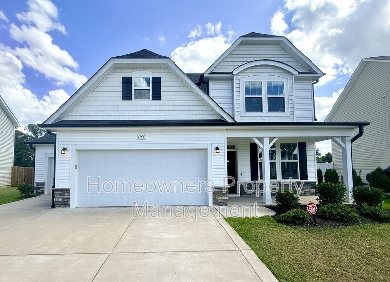 Spacious 4-Bed Oasis on Stackhouse Drive property image