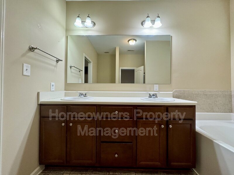 ***COMING SOON****
267 Boswell St property image