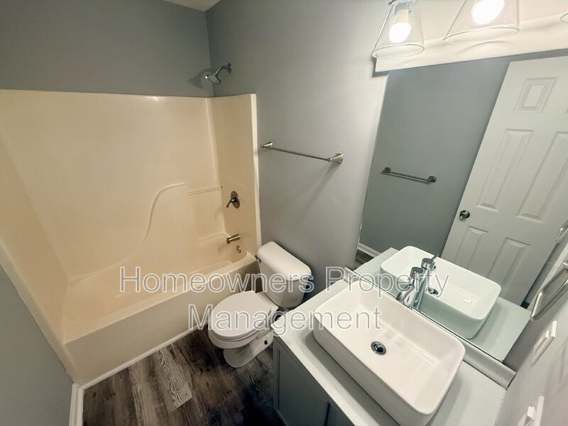 6439 Applewhite property image