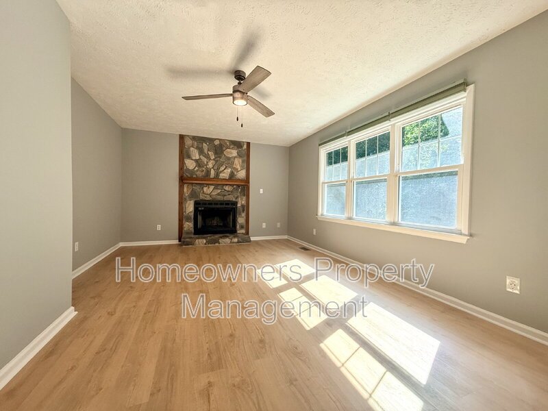 6439 Applewhite property image