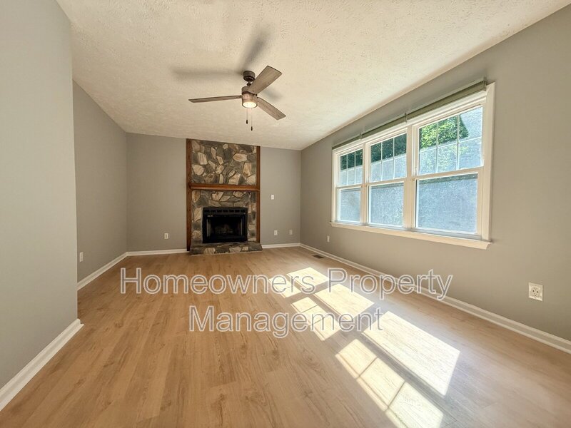 6439 Applewhite property image
