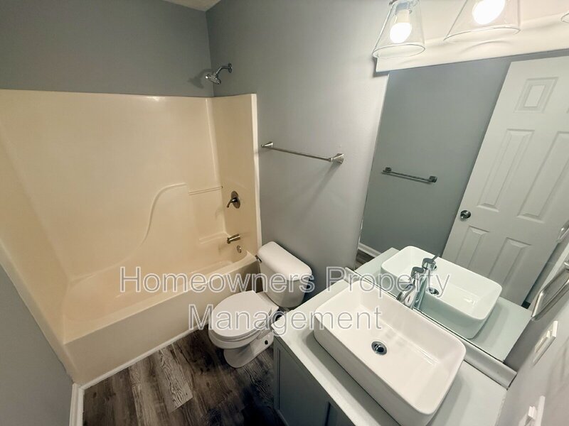 6439 Applewhite property image