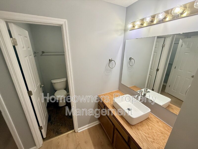 6439 Applewhite property image
