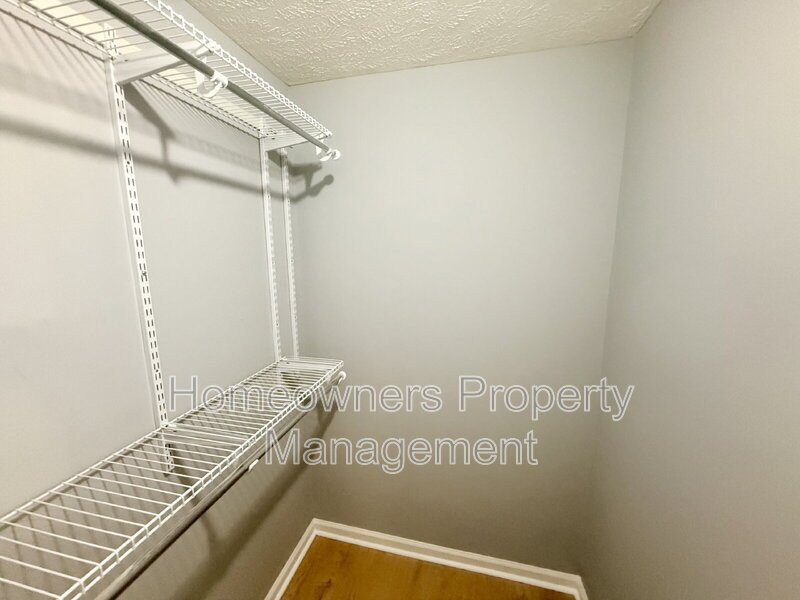 6439 Applewhite property image