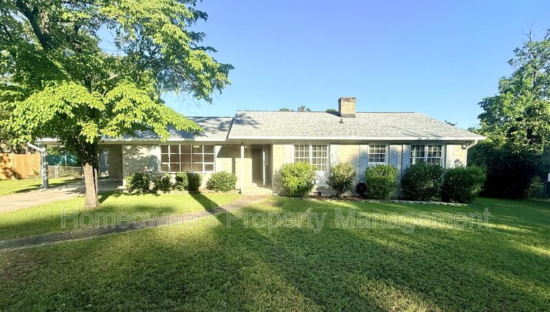 Beautifully Updated 3-Bedroom Home with Granite Countertops & Large Fenced Backyard! property image