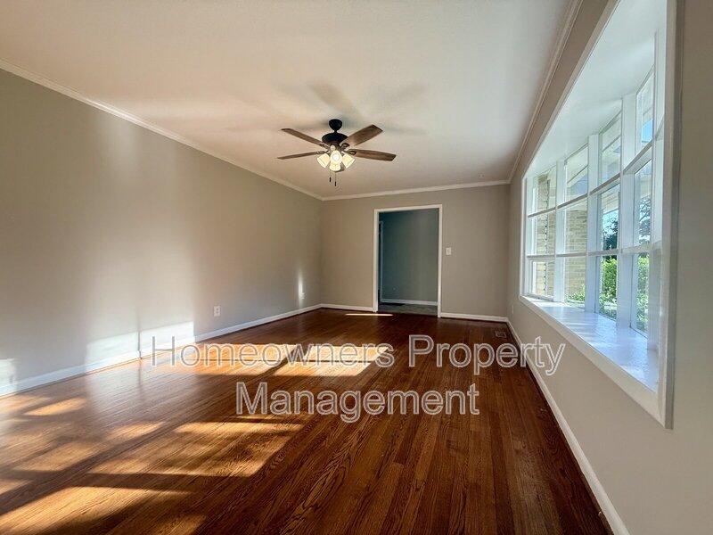 Beautifully Updated 3-Bedroom Home with Granite Countertops & Large Fenced Backyard! property image