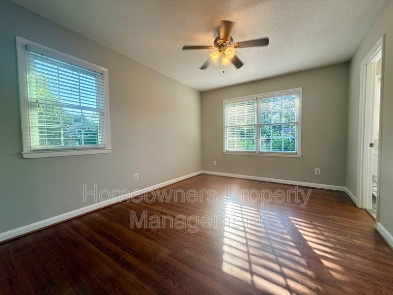 Beautifully Updated 3-Bedroom Home with Granite Countertops & Large Fenced Backyard! property image